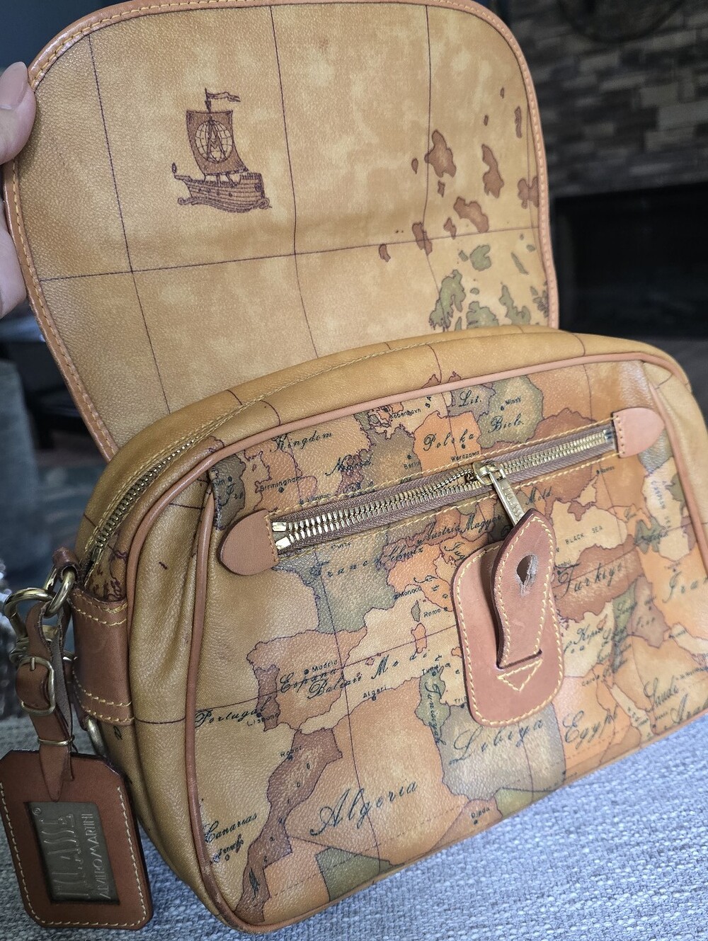 Alviero Martini tan leather logo tag with Global Map Designs - Picture 7 of 12